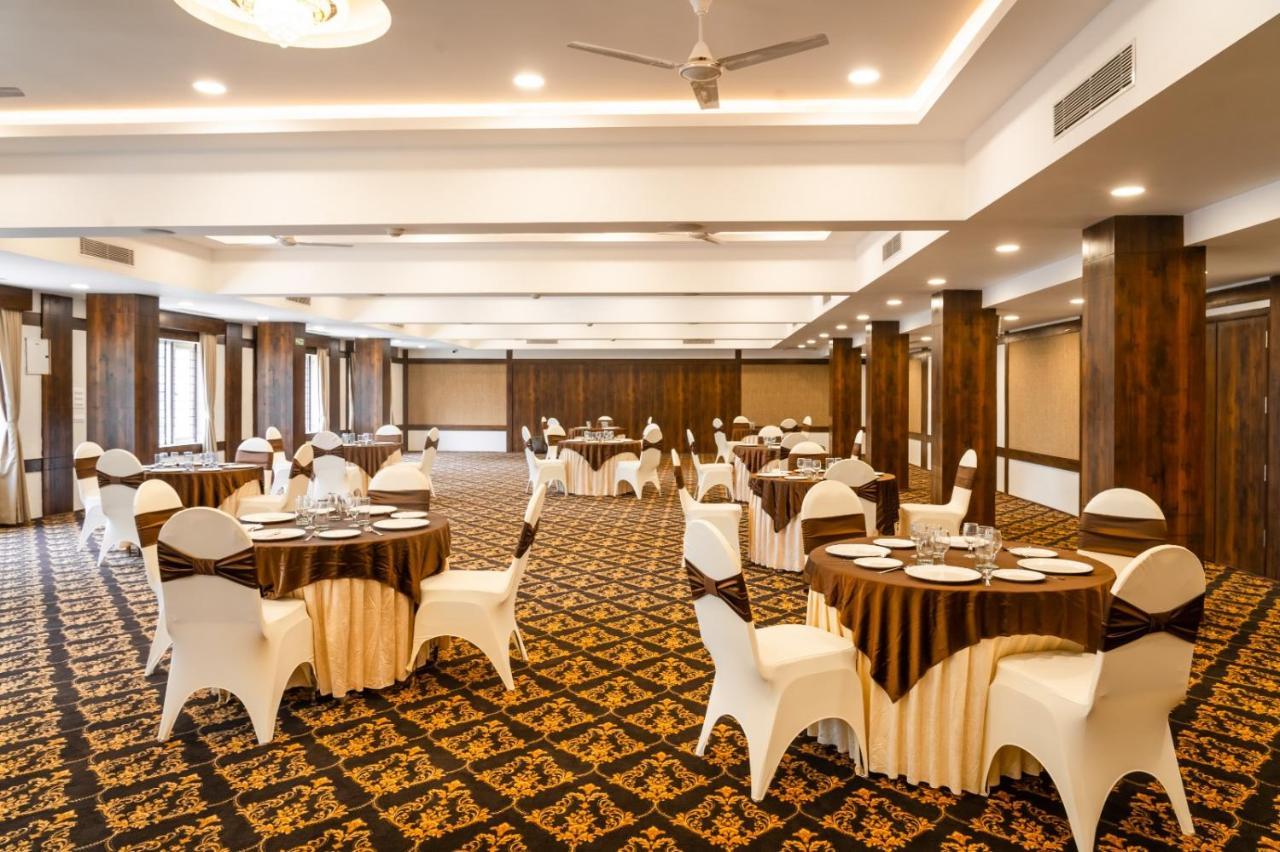 Hotel The King'S Meadows à Golhalli Extérieur photo