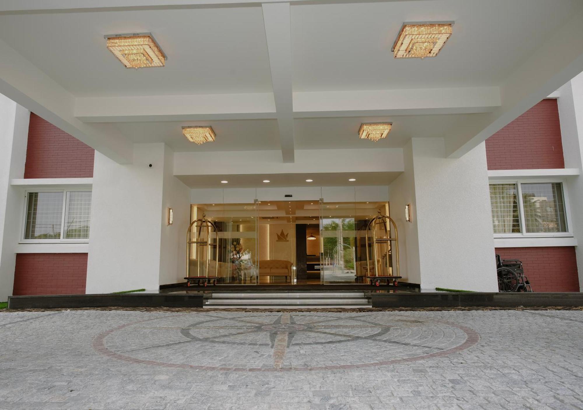 Hotel The King'S Meadows à Golhalli Extérieur photo