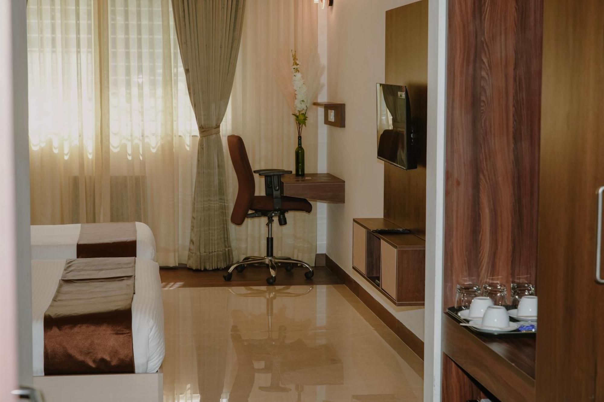 Hotel The King'S Meadows à Golhalli Extérieur photo