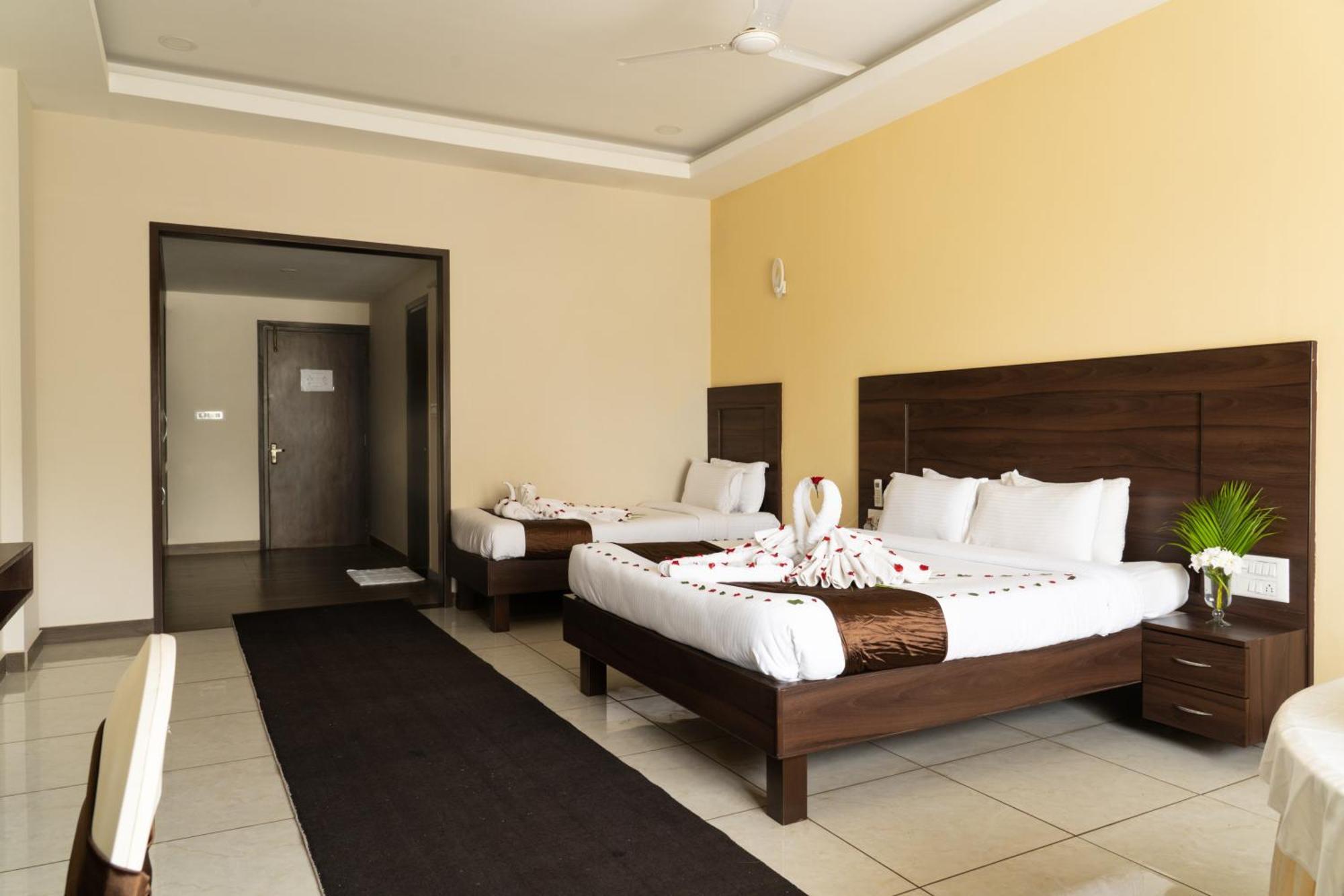 Hotel The King'S Meadows à Golhalli Extérieur photo