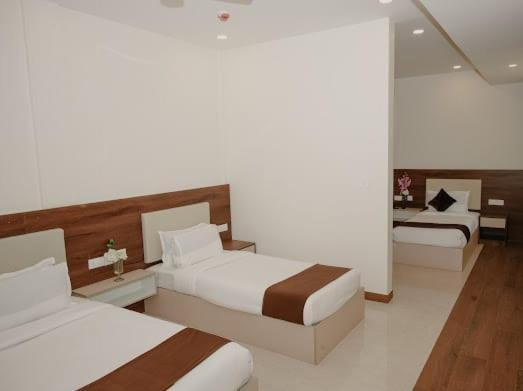 Hotel The King'S Meadows à Golhalli Extérieur photo
