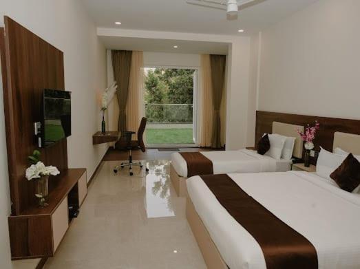 Hotel The King'S Meadows à Golhalli Extérieur photo