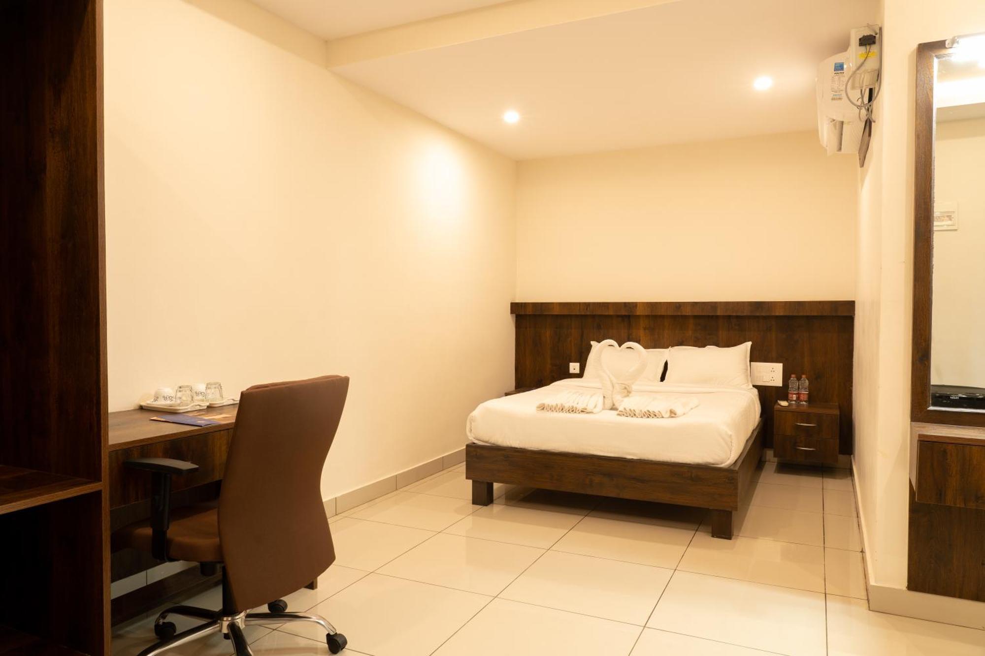 Hotel The King'S Meadows à Golhalli Extérieur photo